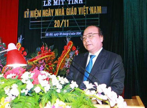 Phó Thủ tướng Nguyễn Xuân Phúc chúc mừng các thầy cô giáo Học viện CSND
